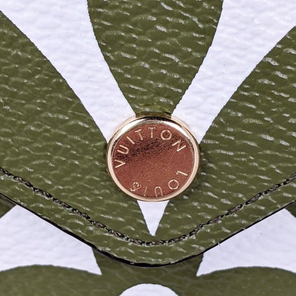 SOLD Louis Vuitton Giant Monogram Kirigami Clutch - Picture 4 of 8